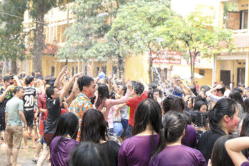 Trường Hữu nghị T78 tổ chức đón Tết cổ truyền Bunpimay 2560 cho các bạn LHS Lào