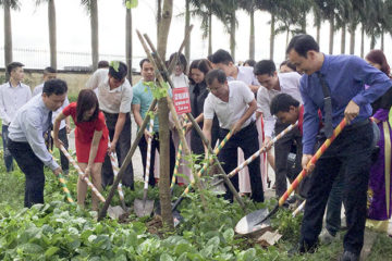 Kì thi THPT quốc gia 2016 – 2017 thầy và trò trường Hữu Nghị T78 đã có một vụ mùa bội thu
