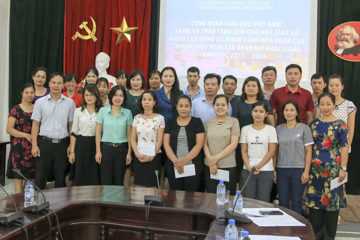 Đoàn công tác của Công đoàn Giáo dục Việt Nam lên thăm và trao tặng quà cho nhà giáo và lao động có hoàn cảnh khó khăn tại Trường Hữu nghị T78