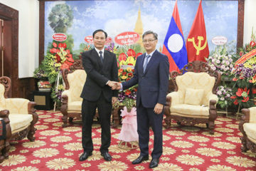 Lãnh đạo nhà trường thăm và chúc mừng Quốc khánh nước CHDCND Lào