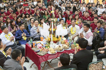 Trường Hữu nghị T78 tổ chức đón Tết cổ truyền Bunpimay 2561 cho các bạn LHS Lào