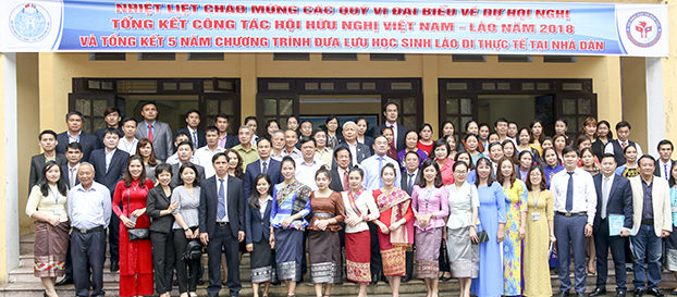 Tổng kết 5 năm thực hiện chương trình Đưa LHS Lào đi thực tế tại nhà dân