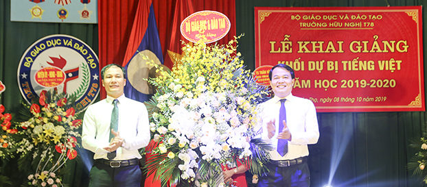 Lãnh đạo Vụ GDDT - Bộ Giáo dục và Đào tạo chúc mừng Lễ khai giảng khối Dự bị tiếng Việt