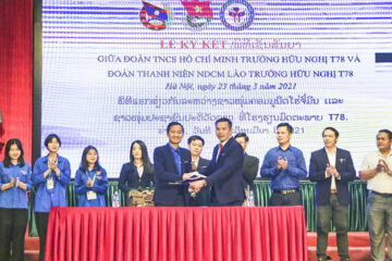 Hoạt động kết nghĩa giữa chi đoàn khối học sinh văn hòa và các lớp Tiếng Việt khối lưu học sinh Lào