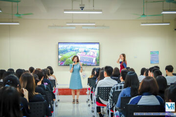 Hoạt động trải nghiệm thực tế của học sinh khối 12 tại trường đại học công nghiệp Việt – Hung