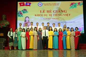 Lễ Bế giảng khối Dự bị tiếng Việt năm học 2020-2021