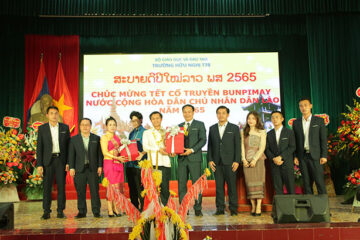 Lưu học sinh Lào tưng bừng đón Tết cổ truyền Bunpimay 2565